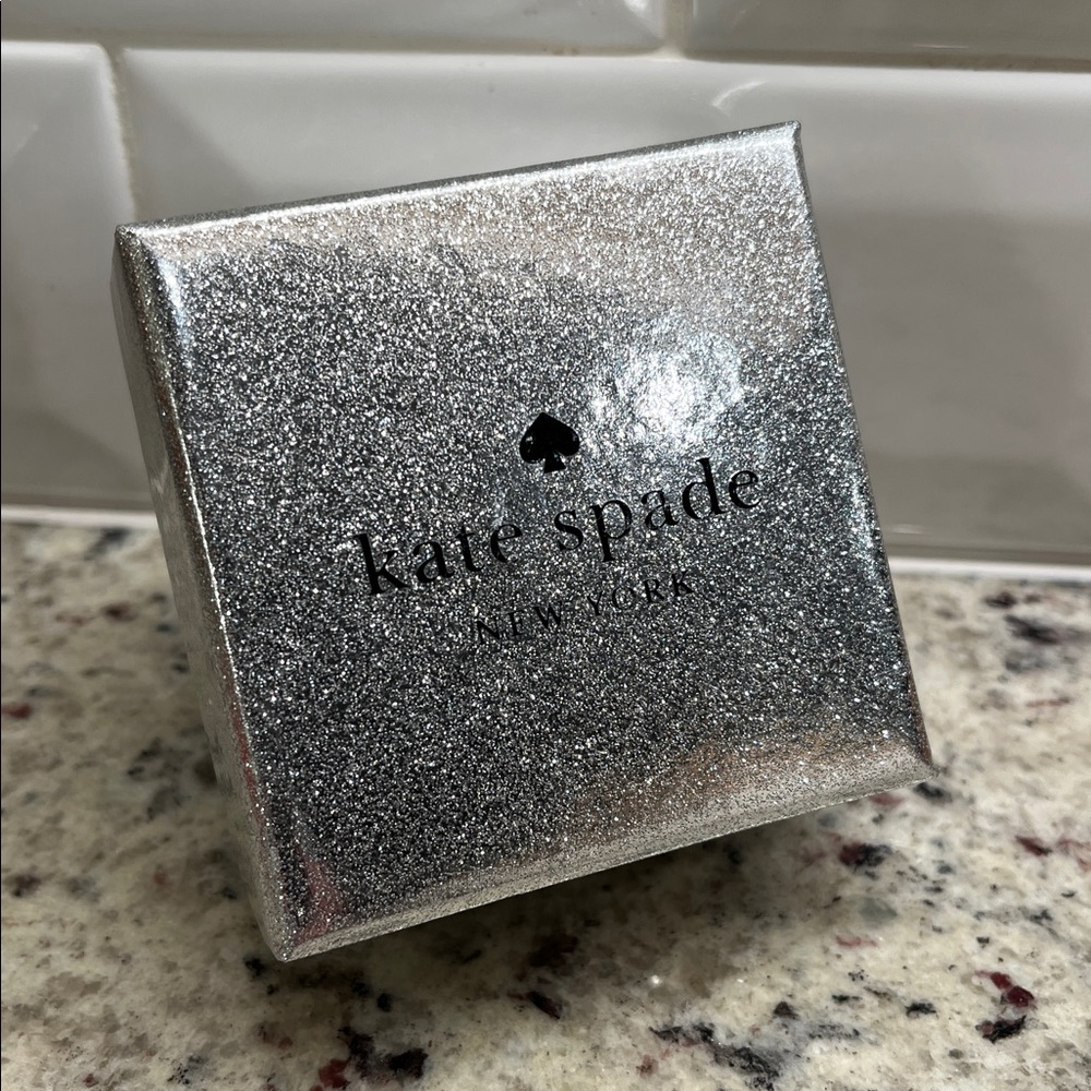 Kate Spade Everyday Spade Necklace & Stud Earrings Set in Box NWT - Picture 6 of 8